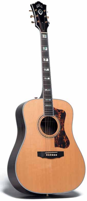 Akustikgitarre Guild D-55, stehend