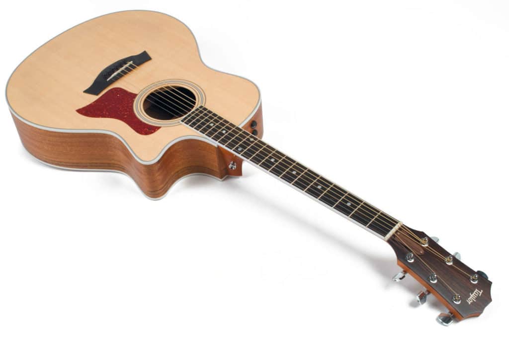 Akustikgitarre mit Cutaway von Taylor, liegend